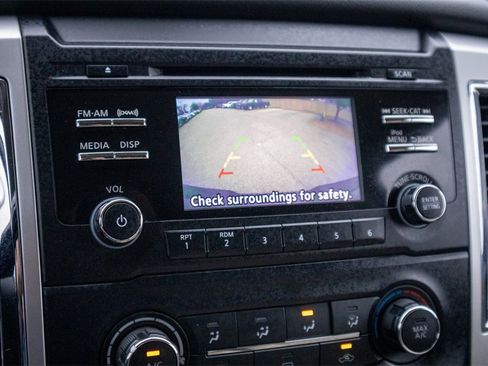 Used 2018 Nissan Titan SV image 17