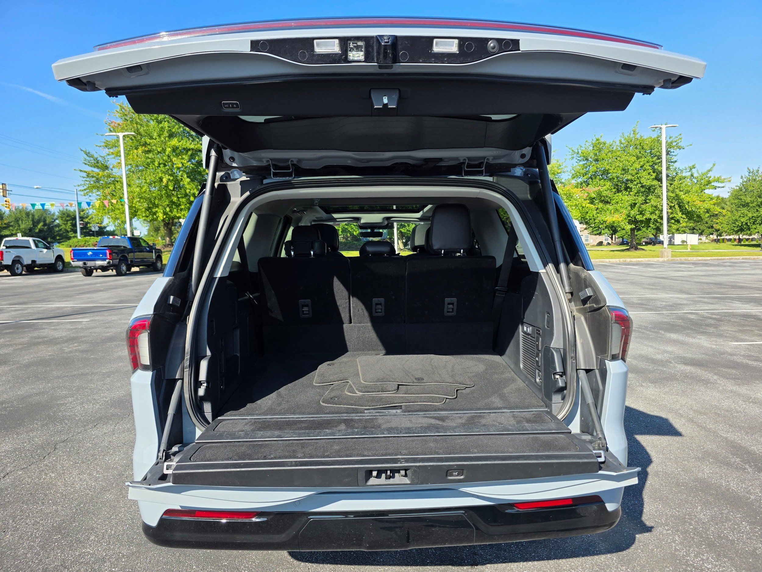 Used 2025 Lincoln Navigator L Reserve AWD/4WD image 9