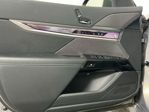 Used 2024 BMW i7 eDrive50 image 20