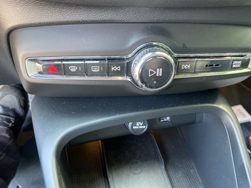 Used 2019 Volvo XC40 T5 Momentum AWD/4WD image 17