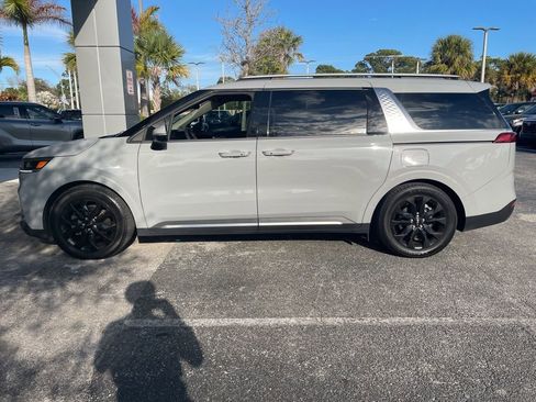 Certified 2024 Kia Carnival SX Prestige image 3