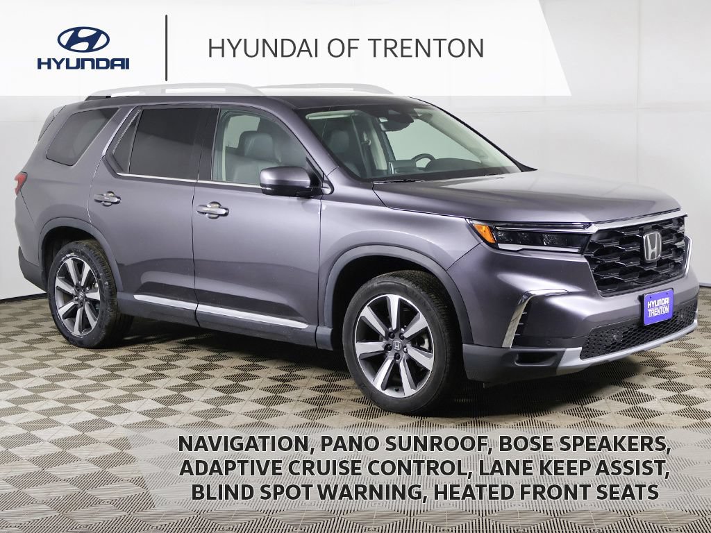 Used 2024 Honda Pilot Touring image 1