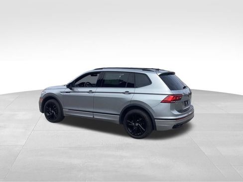 Used 2024 Volkswagen Tiguan SE R-Line AWD/4WD image 4