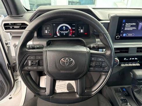 Used 2024 Toyota Tacoma SR5 AWD/4WD image 22