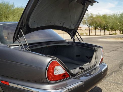 Used 2006 Jaguar XJ8 RWD image 87