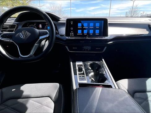 Used 2024 Volkswagen Atlas Cross Sport SE image 18