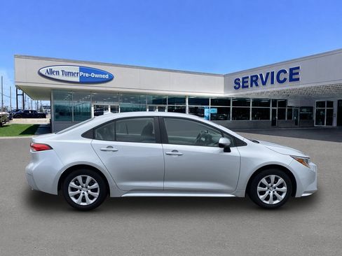 Used 2022 Toyota Corolla LE FWD image 9