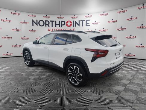 New 2025 Chevrolet Trax RS w/ Sunroof Package image 4