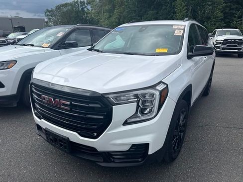 Certified 2023 GMC Terrain SLE w/ Driver Convenience Package AWD/4WD image 2