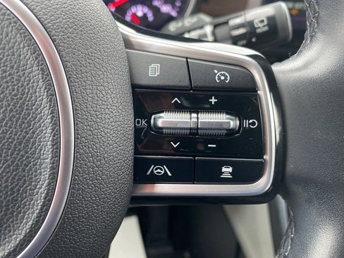 Used 2022 Kia Carnival SX image 35