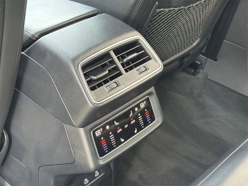 Used 2022 Audi e-tron S Prestige w/ Prestige Package image 28