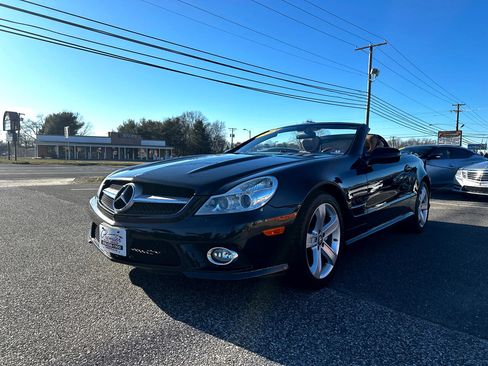 Used 2011 Mercedes-Benz SL 550 image 24