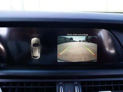 Used 2018 Alfa Romeo Stelvio AWD image 40