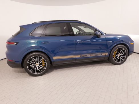 Used 2024 Porsche Cayenne S AWD/4WD image 12