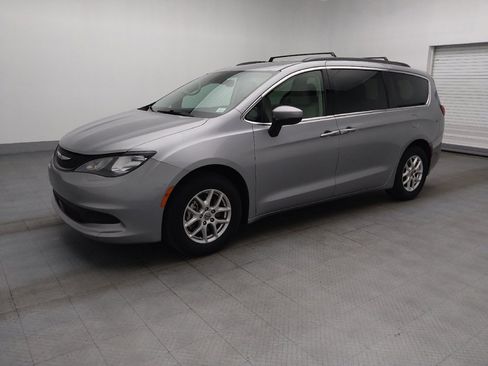 Used 2021 Chrysler Voyager Lxi FWD image 2