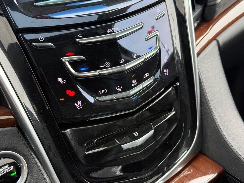 Used 2019 Cadillac Escalade Premium Luxury AWD/4WD image 26