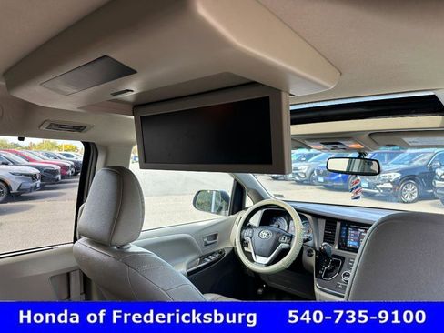 Used 2017 Toyota Sienna XLE Premium image 45