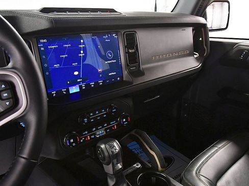 Used 2025 Ford Bronco Badlands image 21