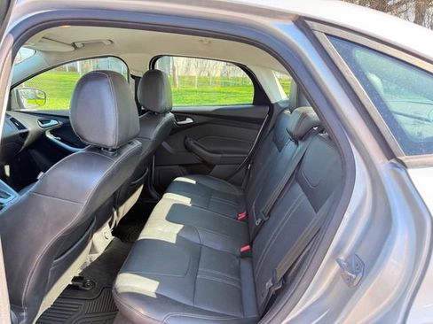 Used 2014 Ford Focus SE w/ Equipment Group 201A FWD image 8