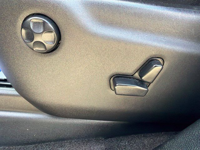 Used 2019 Jeep Grand Cherokee Laredo AWD/4WD image 17