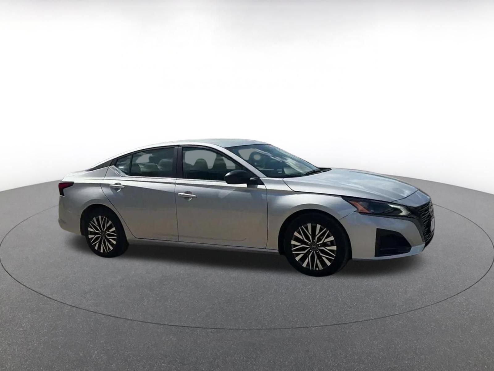 Used 2026 Nissan Altima 2.5 SV FWD image 2
