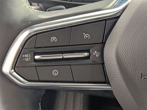 Used 2025 Chevrolet Traverse LT image 16