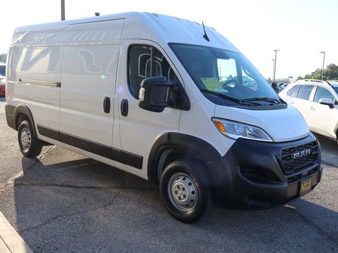 Used 2023 RAM ProMaster 2500 image 3