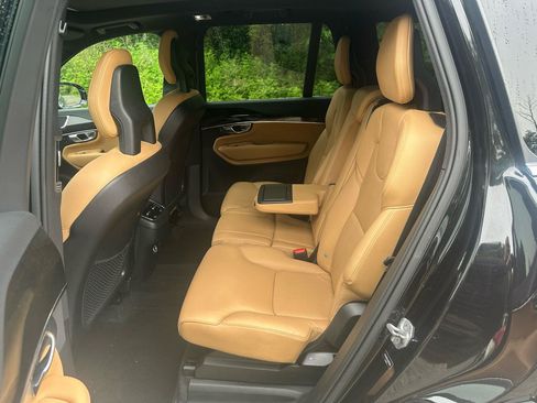 Used 2018 Volvo XC90 T6 Momentum w/ Convenience Package AWD/4WD image 13