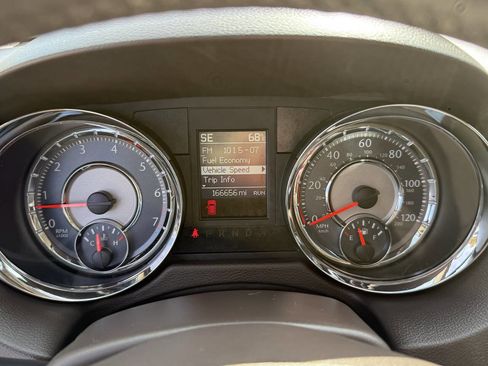 Used 2016 Chrysler Town & Country Touring w/ Driver Convenience Group image 30
