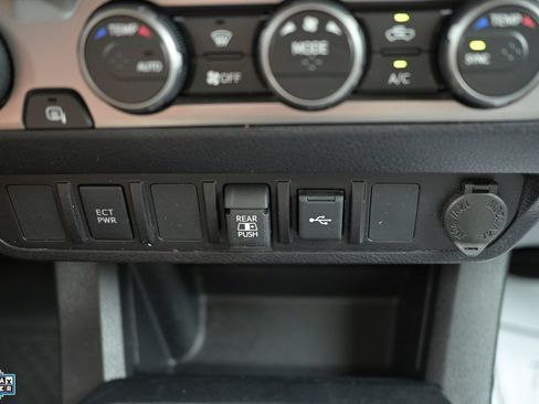 Used 2023 Toyota Tacoma SR5 AWD/4WD image 4