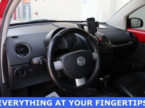 Used 2009 Volkswagen Beetle S image 2