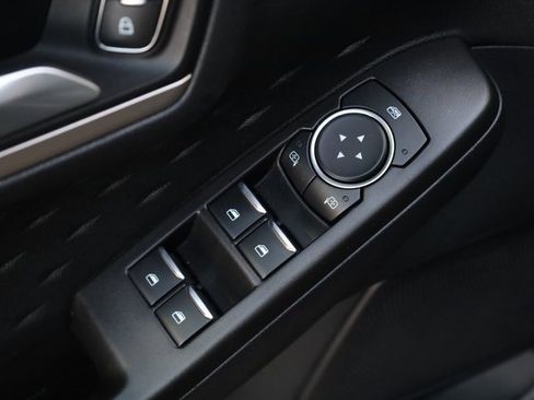Used 2020 Ford Escape SE image 12