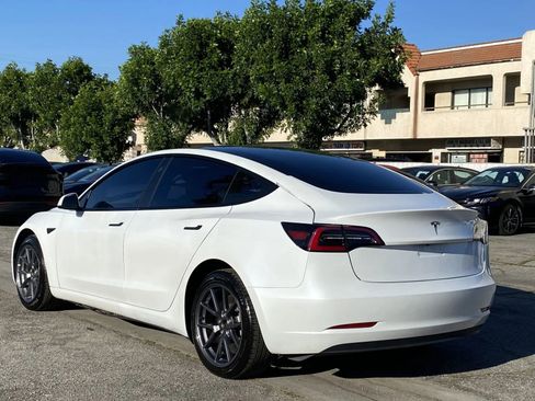 Used 2023 Tesla Model 3 Standard Range image 2