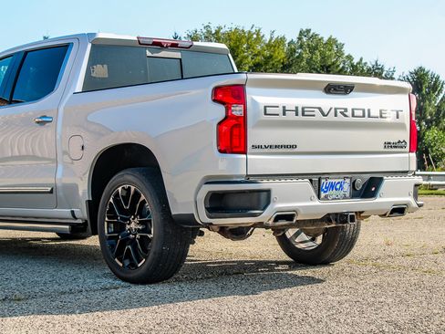 Used 2024 Chevrolet Silverado 1500 High Country w/ Technology Package AWD/4WD image 42