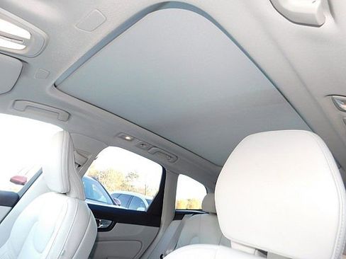 New 2026 Volvo XC60 B5 Ultra w/ Protection Package Premier image 16