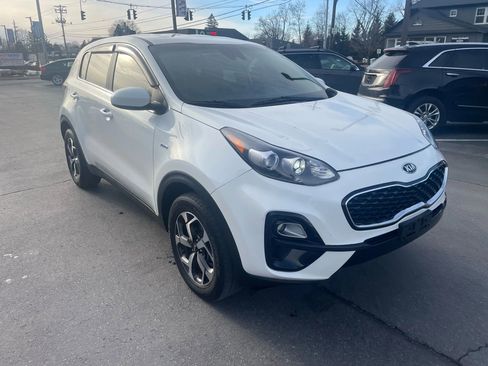 Used 2021 Kia Sportage LX image 2
