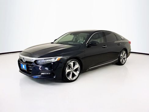 Used 2018 Honda Accord Touring image 3