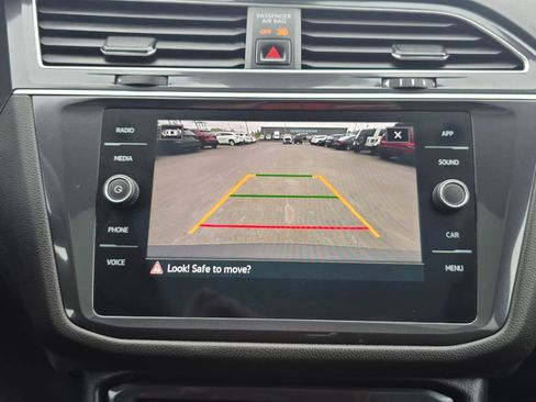Used 2024 Volkswagen Tiguan SE R-Line AWD/4WD image 9