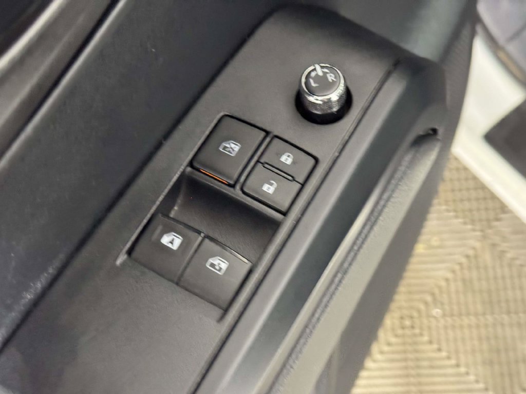 Used 2017 Toyota Tacoma SR w/ SR Convenience Package AWD/4WD image 17