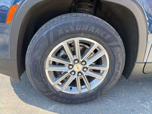 Used 2023 Chevrolet Traverse LT image 5