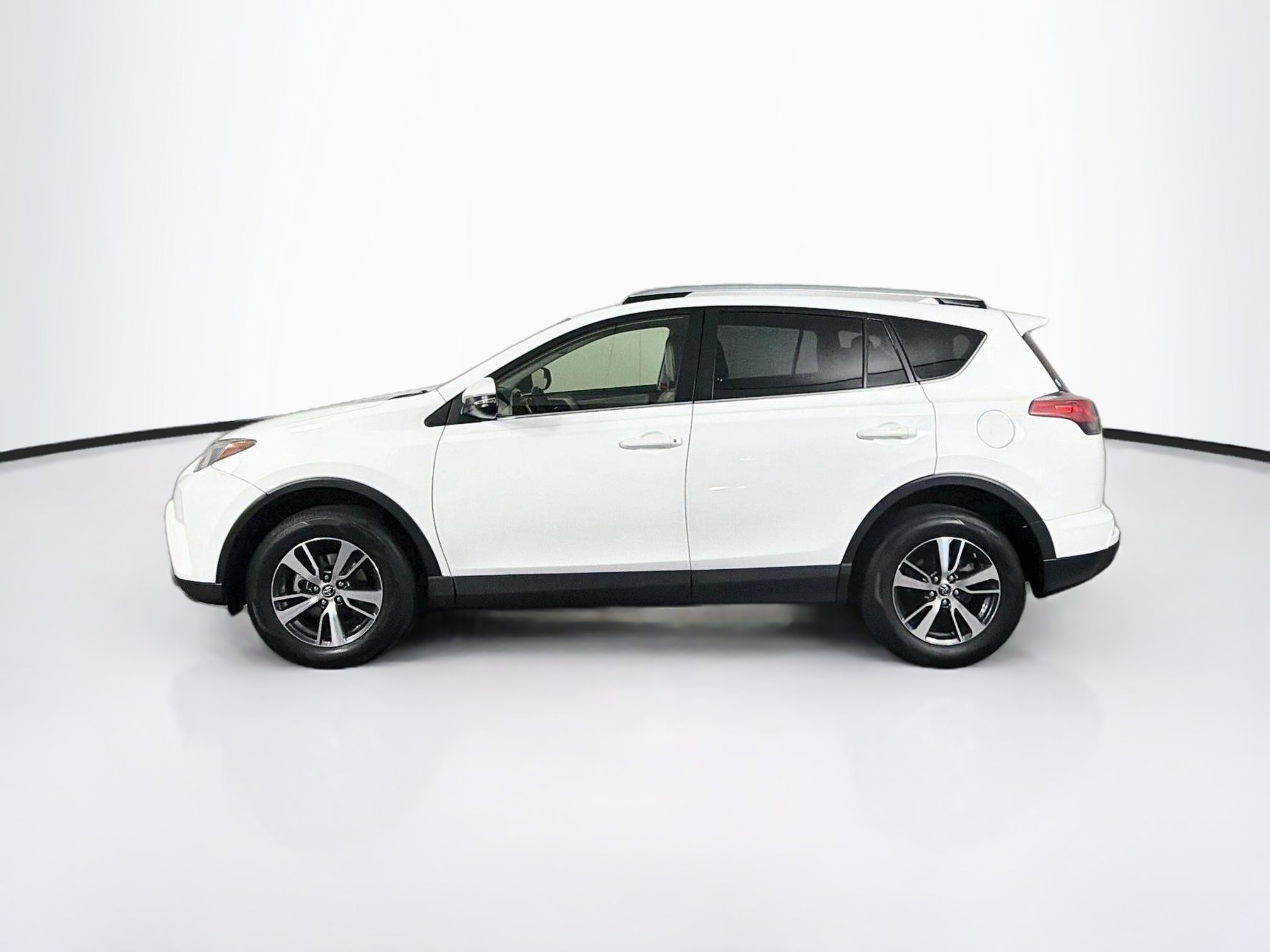 Used 2016 Toyota RAV4 XLE FWD image 4
