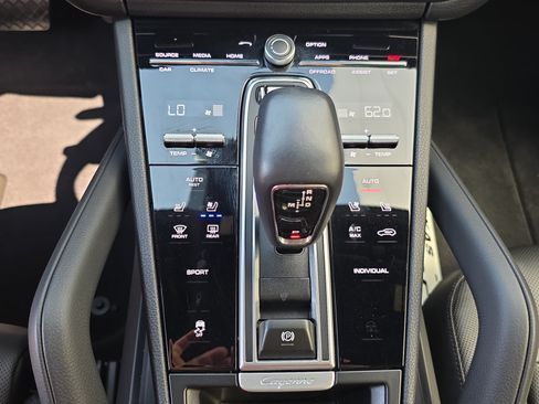 Certified 2023 Porsche Cayenne AWD/4WD image 24