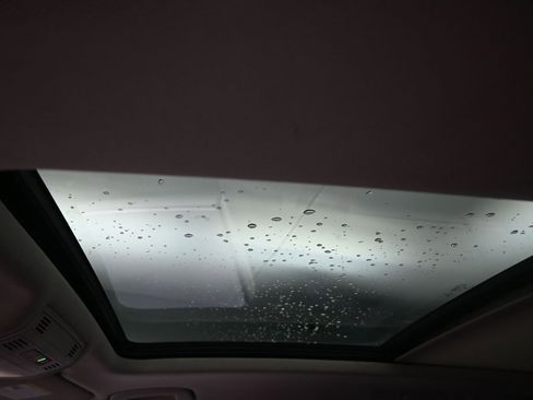 Used 2022 Volkswagen Tiguan SE image 19