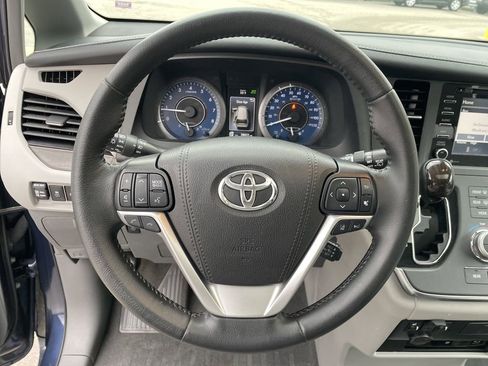 Used 2019 Toyota Sienna XLE Premium AWD/4WD image 16