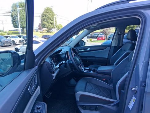 Used 2025 Volkswagen Atlas Peak Edition SE AWD/4WD image 24