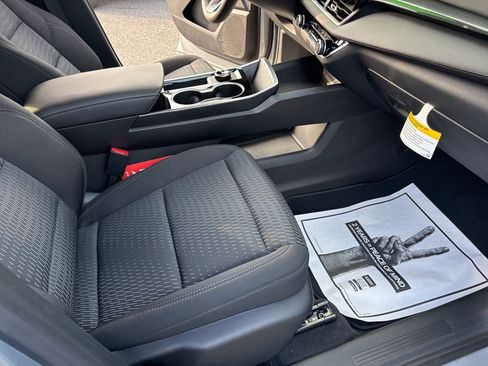 New 2026 Chevrolet Equinox LT image 38