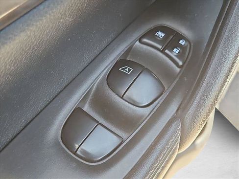 Used 2019 Nissan Rogue Sport S w/ Appearance Package FWD image 11