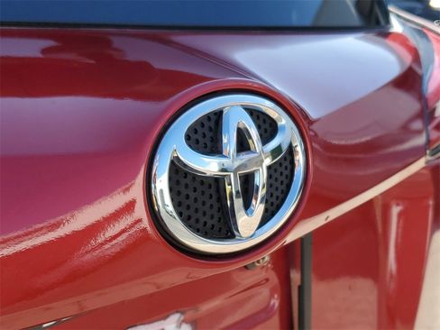 Used 2017 Toyota RAV4 LE image 6