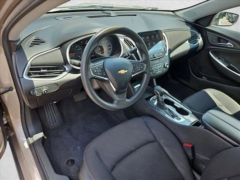 Used 2023 Chevrolet Malibu LT w/ Driver Confidence Package FWD image 9