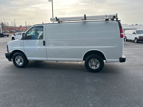 Used 2017 Chevrolet Express 2500 image 9